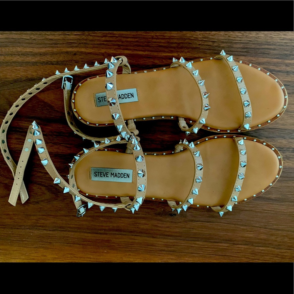 Leather Steve Madden sandals with studs 8.5